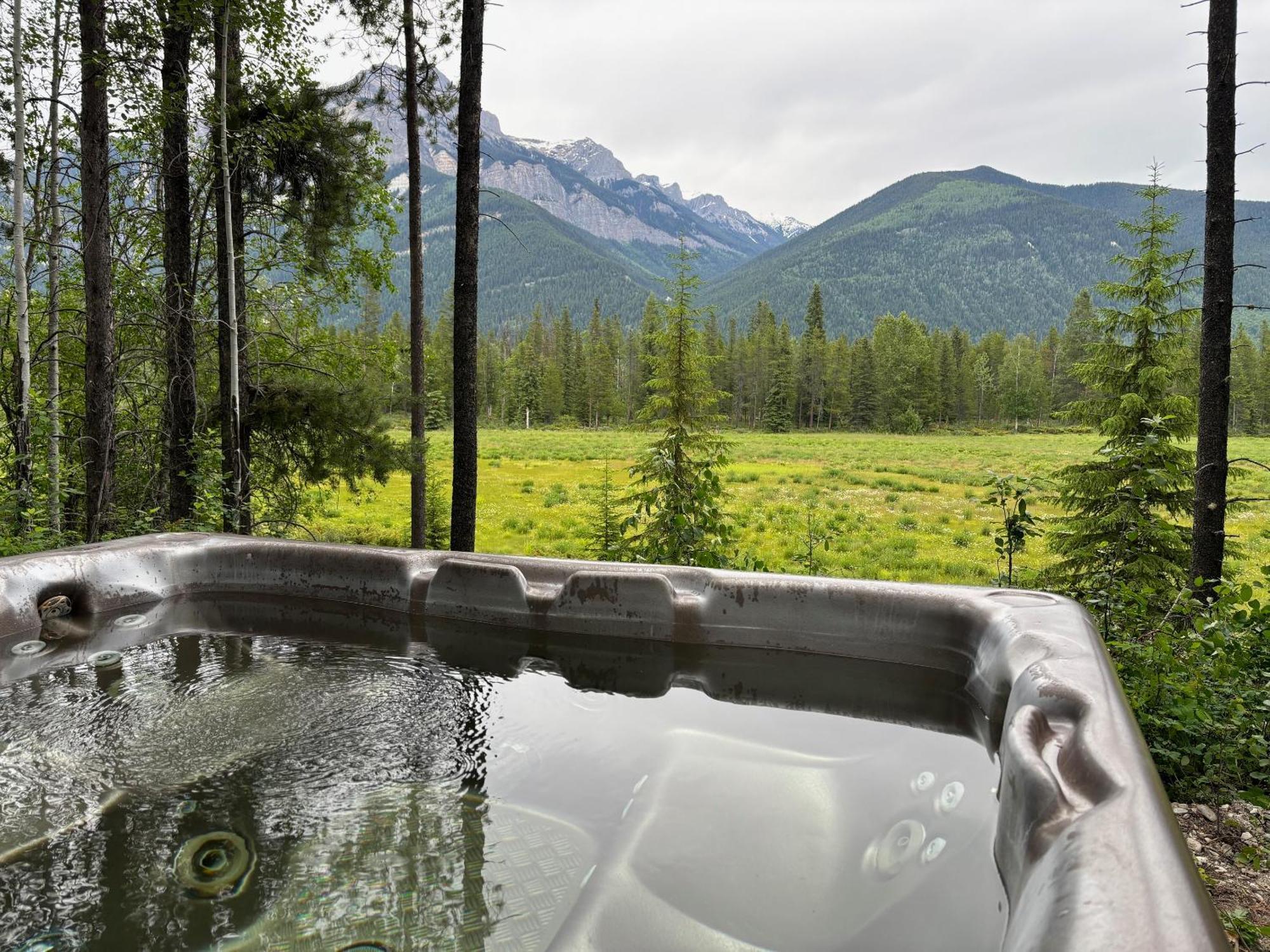 Rocky Mountain Cabins And Home Golden Luaran gambar