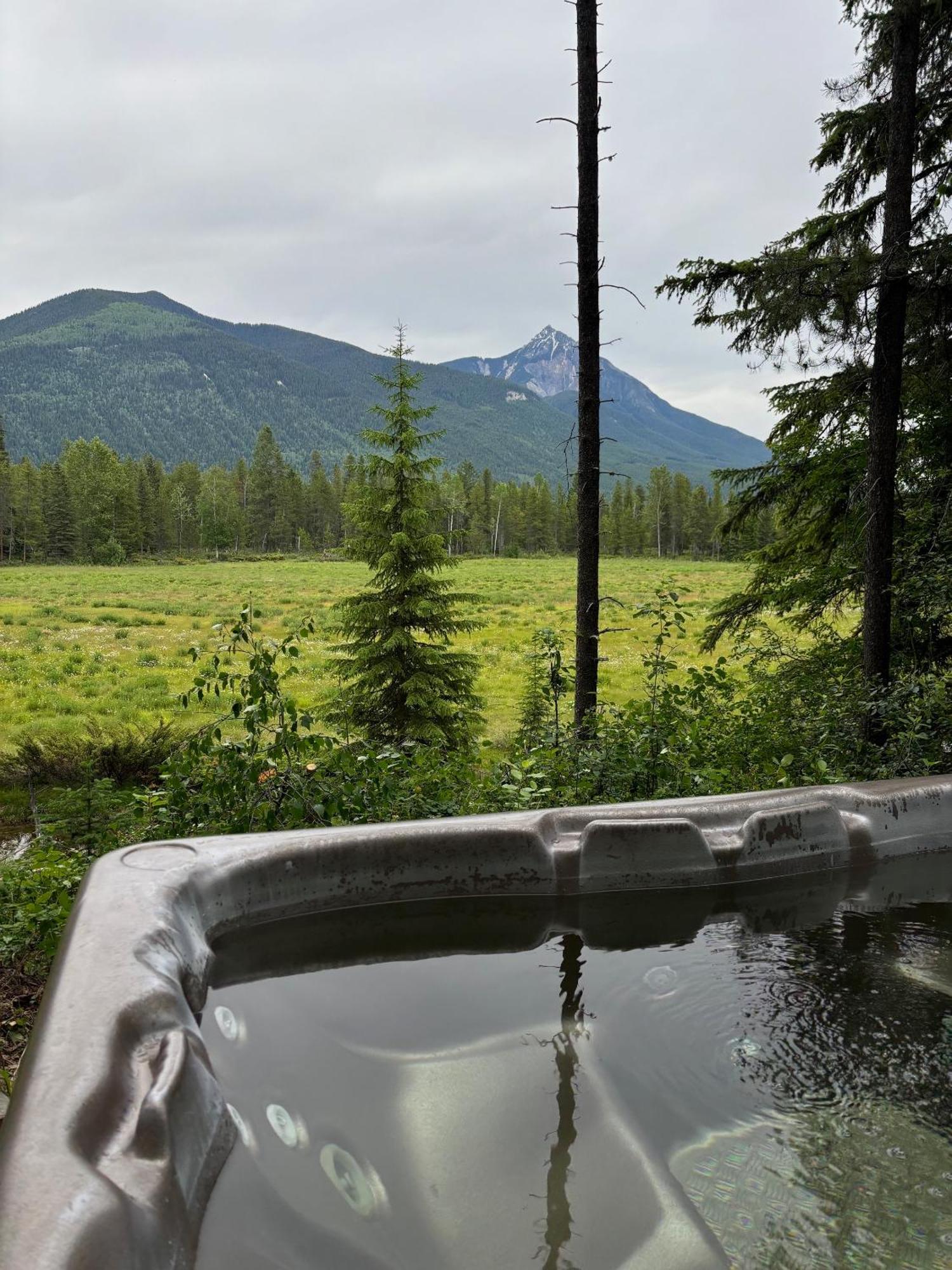 Rocky Mountain Cabins And Home Golden Luaran gambar