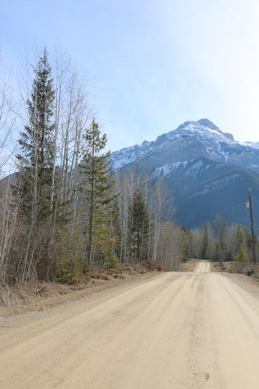 Rocky Mountain Cabins And Home Golden Luaran gambar